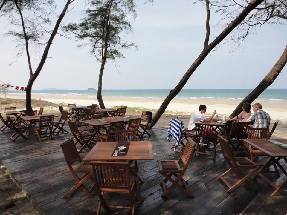 Samsuria Beach Apartment Resort Cherating Exterior foto